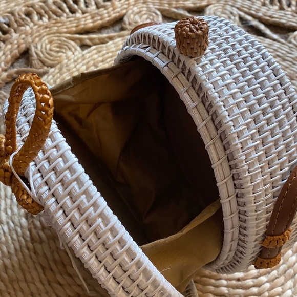 NWT On The Border Bamboo Woven Round Straw Bag - Picture 5 of 7